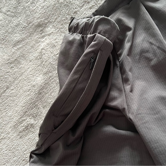 Uniqlo Pants 🤍 - Picture 7 of 9